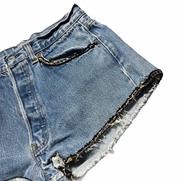 Urban Renewal Medium Wash Raw Hem Jean Shorts S - Picture 3 of 7